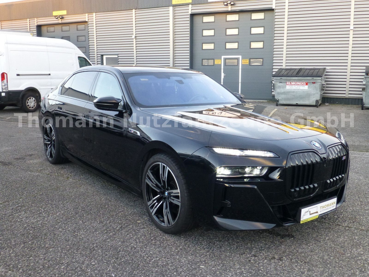 BMW M760 7 M760 e xDrive Cinema Sky Lounge 2x 21 Zol - Berline: photos 4 BMW M760 7 M760 e xDrive Cinema Sky Lounge 2x 21 Zol - Berline: photos 4