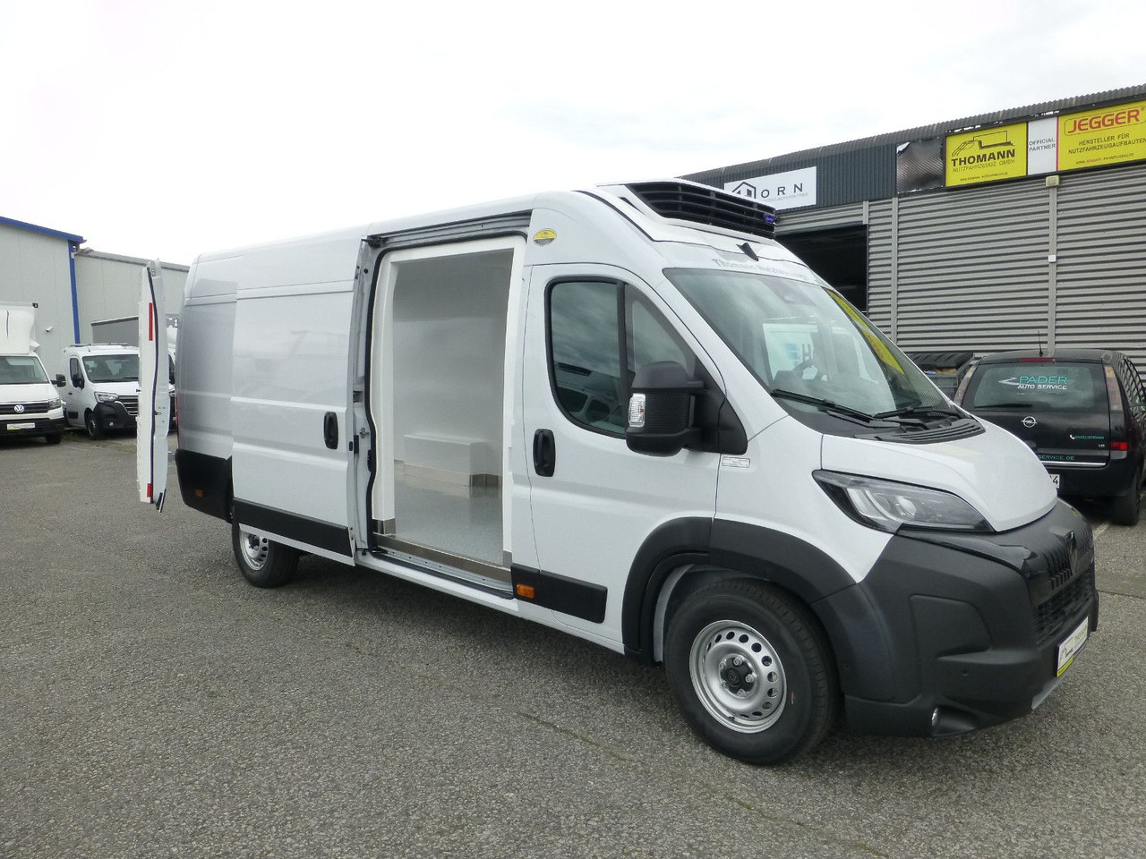 Peugeot Boxer Kühlkastenwagen Carrier Xarios 300 GH Navi - Utilitaire frigorifique: photos 1 Peugeot Boxer Kühlkastenwagen Carrier Xarios 300 GH Navi - Utilitaire frigorifique: photos 1
