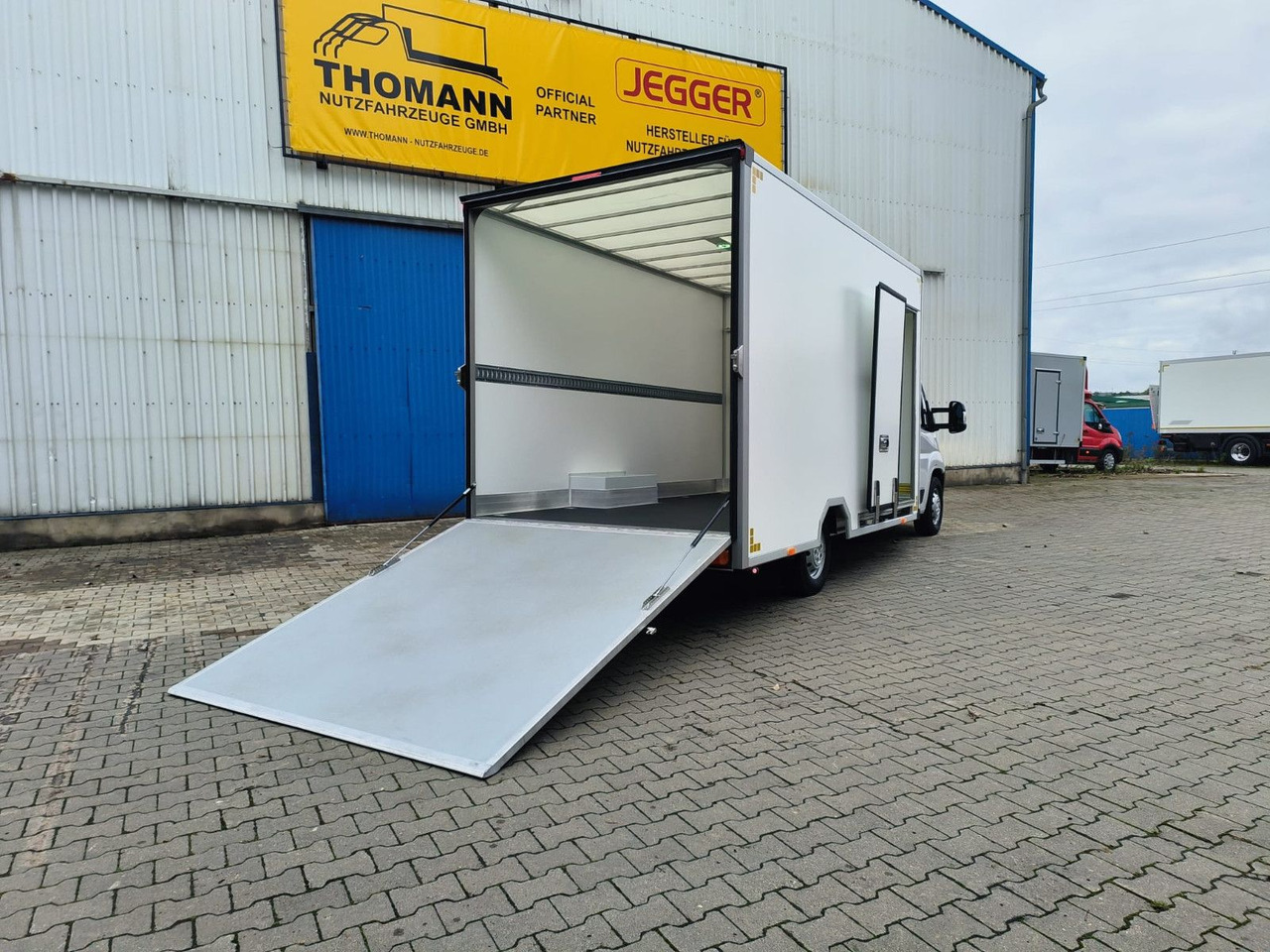 Fourgon grand volume Peugeot Boxer Premium Koffer Extra Tief mit Klappe !: photos 13 Fourgon grand volume Peugeot Boxer Premium Koffer Extra Tief mit Klappe !: photos 13