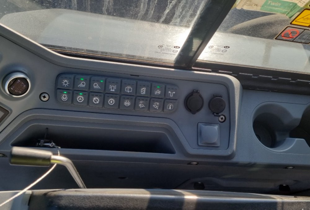 Chargeuse sur pneus DOOSAN DL 320-7: photos 44