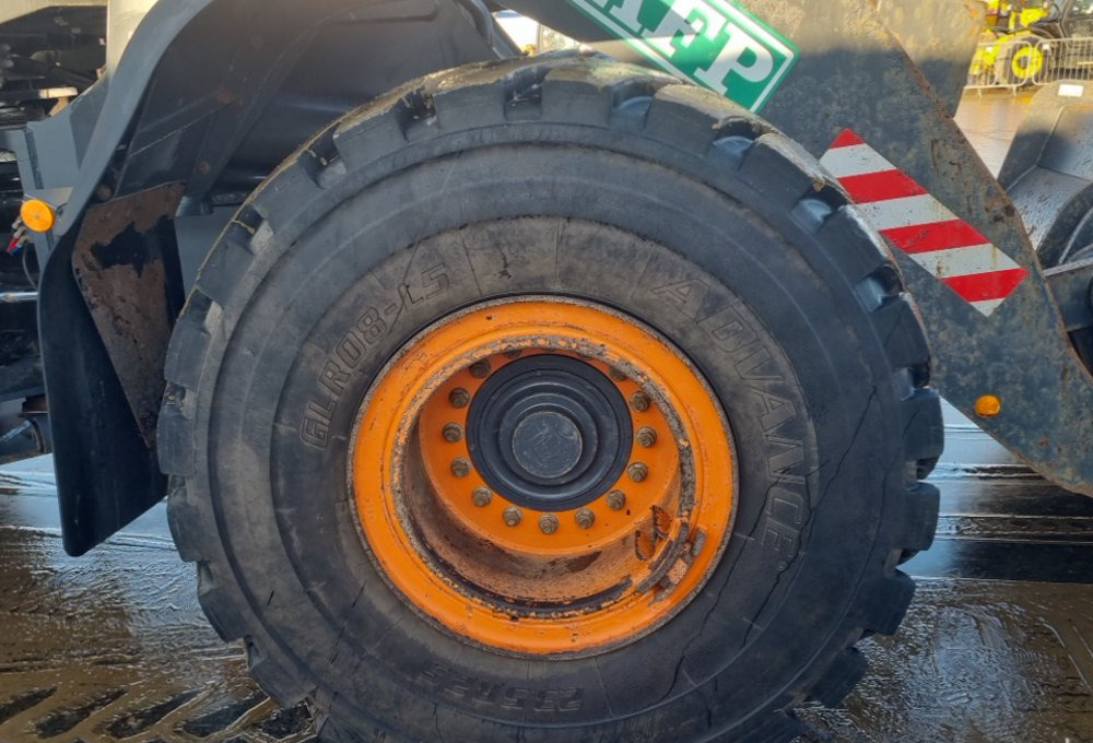 Chargeuse sur pneus DOOSAN DL 320-7: photos 10