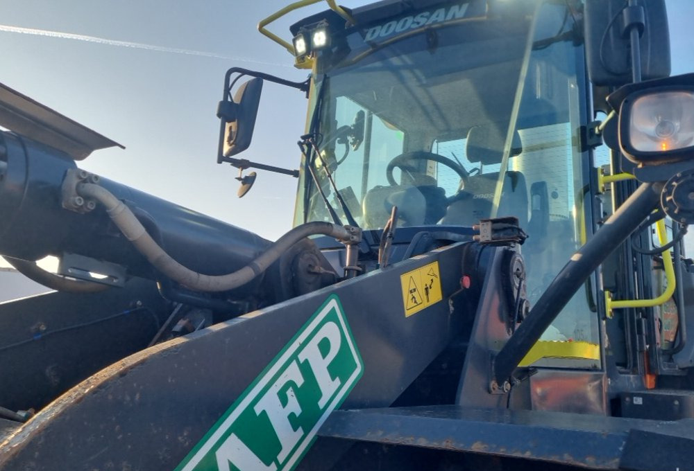 Chargeuse sur pneus DOOSAN DL 320-7: photos 19
