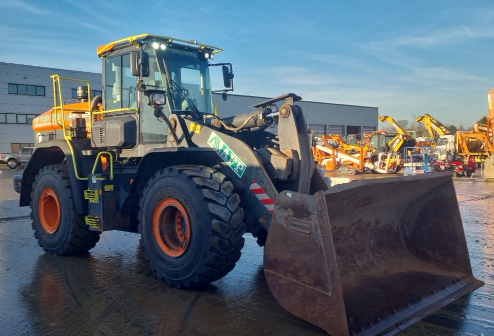 Chargeuse sur pneus DOOSAN DL 320-7: photos 8