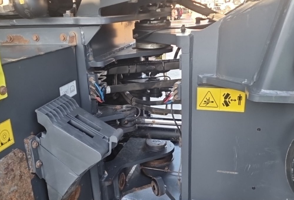 Chargeuse sur pneus DOOSAN DL 320-7: photos 22