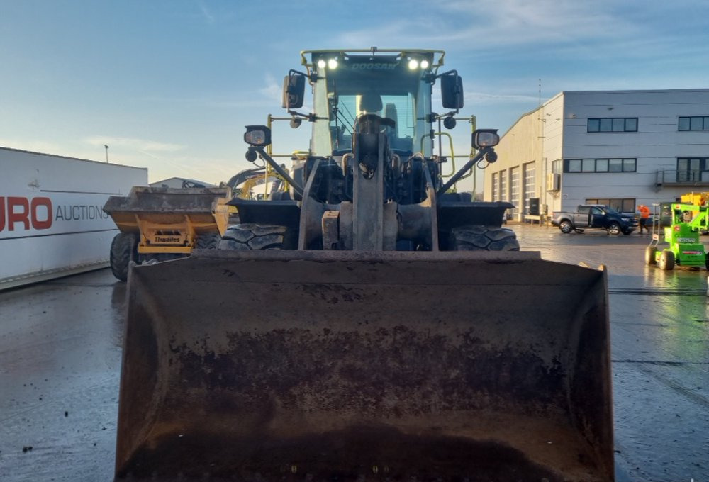 Chargeuse sur pneus DOOSAN DL 320-7: photos 9