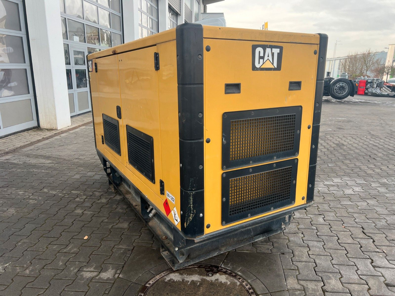 CAT DE110E2 Stromerzeuger / 100KVA / 2016 / 16.703h - Groupe électrogène: photos 4 CAT DE110E2 Stromerzeuger / 100KVA / 2016 / 16.703h - Groupe électrogène: photos 4
