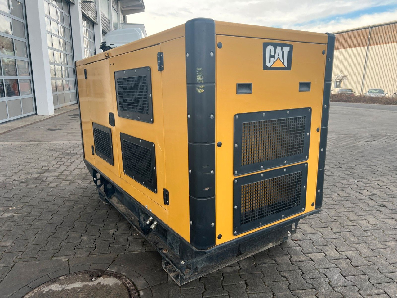 CAT DE110E3 Stromerzeuger / 100KVA / 2018 / 18.837h - Groupe électrogène: photos 4 CAT DE110E3 Stromerzeuger / 100KVA / 2018 / 18.837h - Groupe électrogène: photos 4