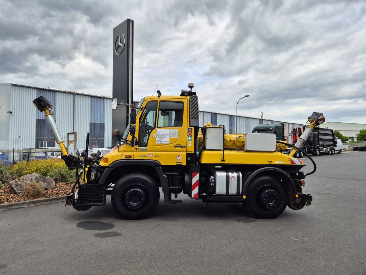 Mercedes-Benz Unimog U400 4x4 Zweiwege ZAGRO 800t/52 Achsen - Camion: photos 4 Mercedes-Benz Unimog U400 4x4 Zweiwege ZAGRO 800t/52 Achsen - Camion: photos 4