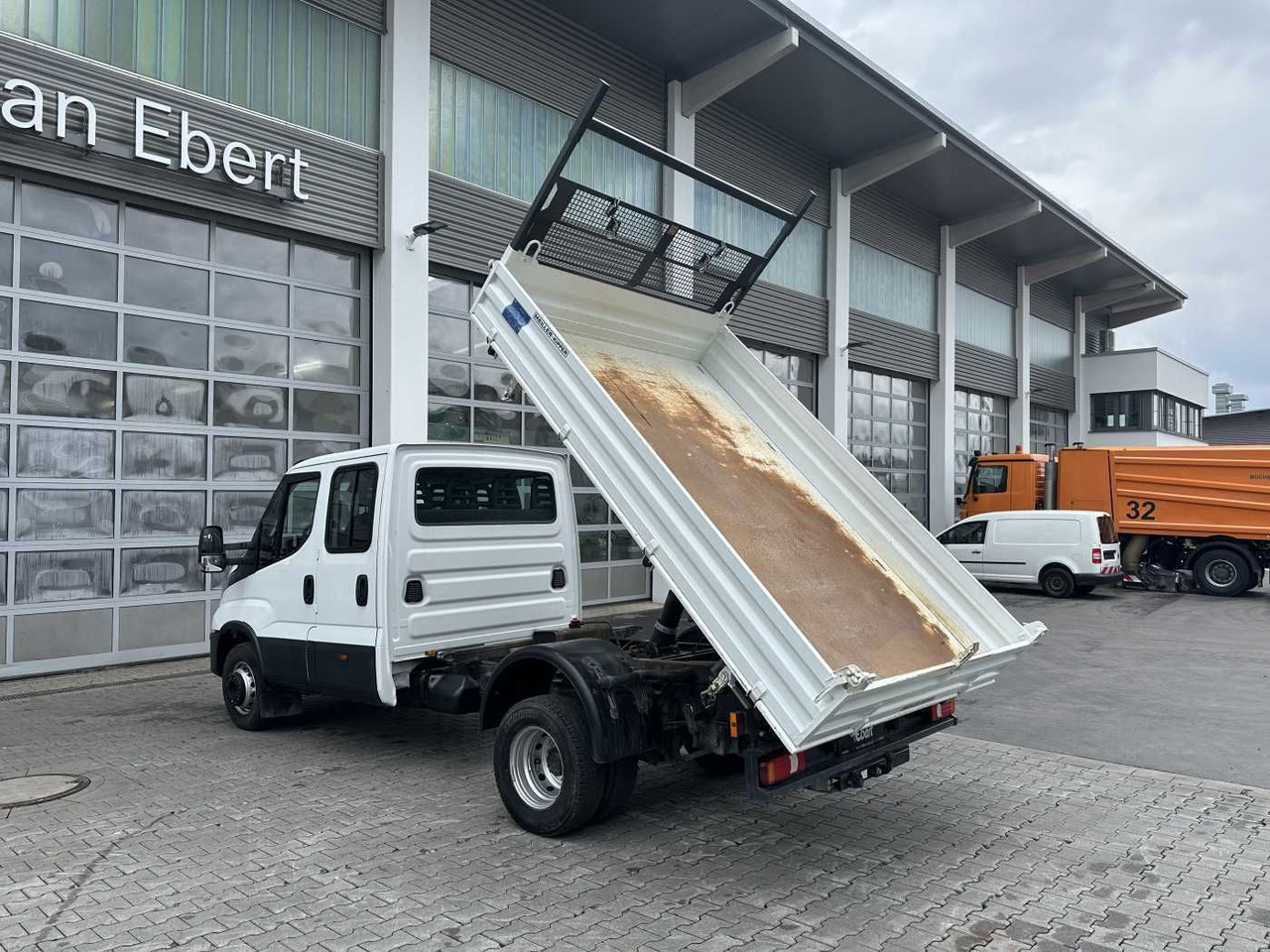 Iveco 70C18H 3-S.Kipper *R.3750mm*7Sitze*AHK* - Utilitaire benne: photos 3 Iveco 70C18H 3-S.Kipper *R.3750mm*7Sitze*AHK* - Utilitaire benne: photos 3