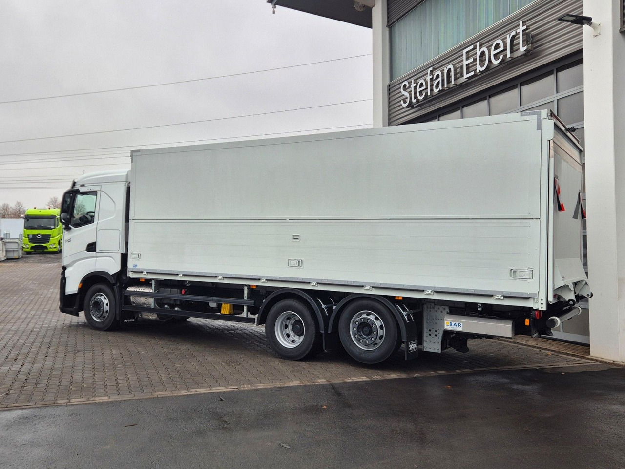 Iveco AS260S50Y/FS 6x2 Böse Schwenkwand + LBW 2 x AHK - Camion pour le transport de boissons: photos 3 Iveco AS260S50Y/FS 6x2 Böse Schwenkwand + LBW 2 x AHK - Camion pour le transport de boissons: photos 3