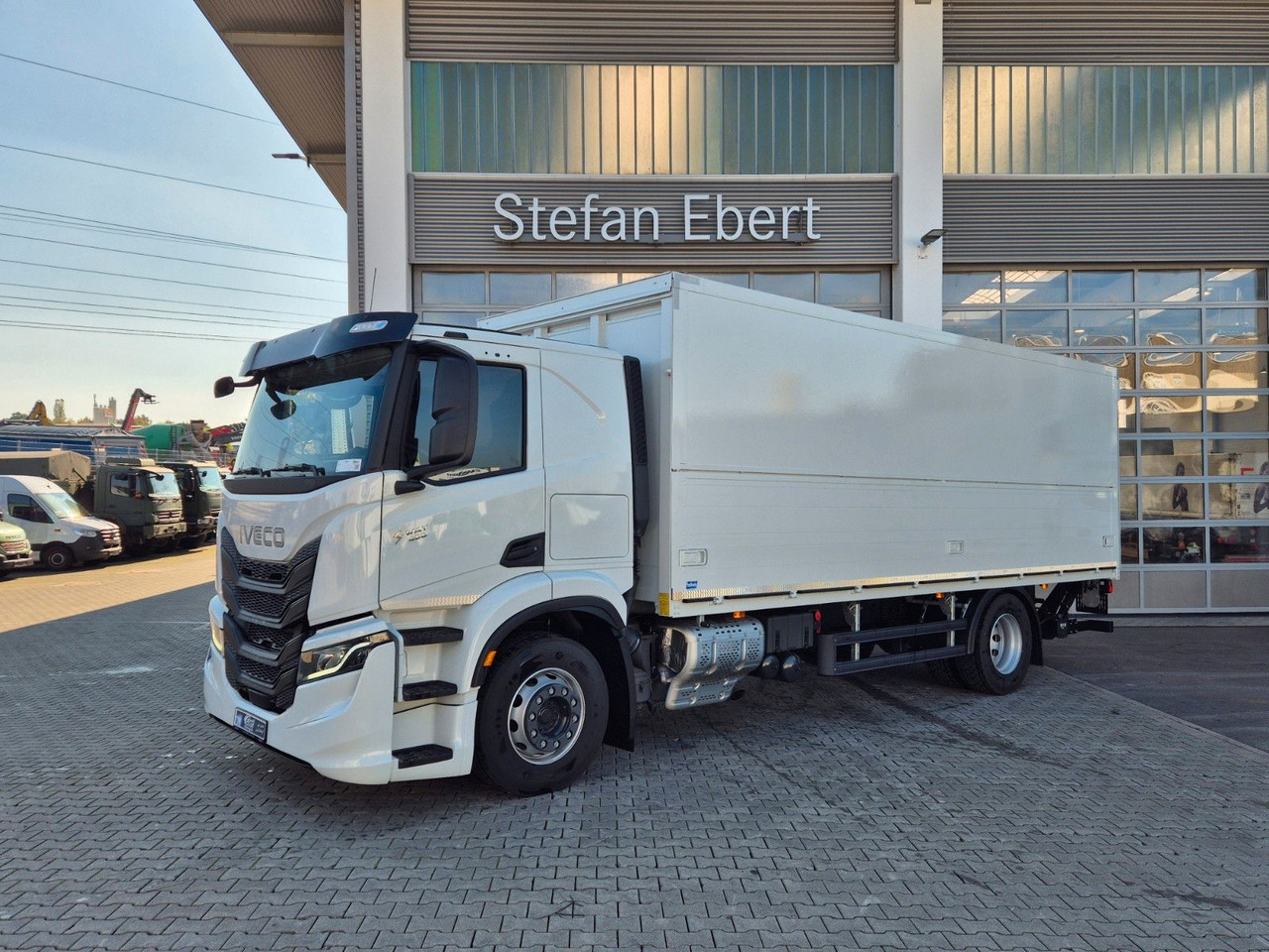 Iveco AT190S40/FP Böse Schwenkwand LBW AHK - Camion fourgon: photos 3 Iveco AT190S40/FP Böse Schwenkwand LBW AHK - Camion fourgon: photos 3