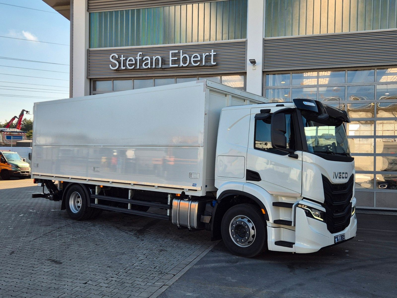 Iveco AT190S40/FP Böse Schwenkwand LBW AHK - Camion fourgon: photos 4 Iveco AT190S40/FP Böse Schwenkwand LBW AHK - Camion fourgon: photos 4