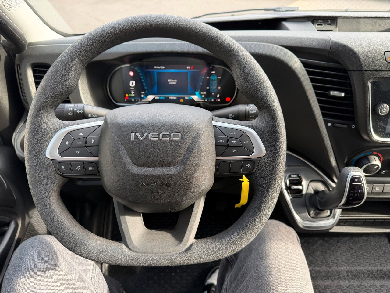 Utilitaire benne Iveco Daily 35S14 A8*R3.450mm*Automatik*Kamera*3Sitze*: photos 11 Utilitaire benne Iveco Daily 35S14 A8*R3.450mm*Automatik*Kamera*3Sitze*: photos 11