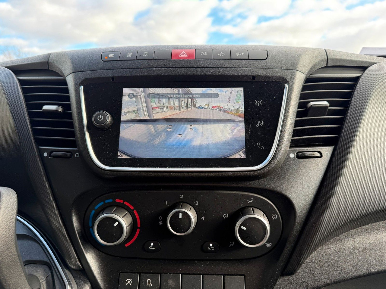 Utilitaire benne Iveco Daily 35S14 A8*R3.450mm*Automatik*Kamera*3Sitze*: photos 16 Utilitaire benne Iveco Daily 35S14 A8*R3.450mm*Automatik*Kamera*3Sitze*: photos 16