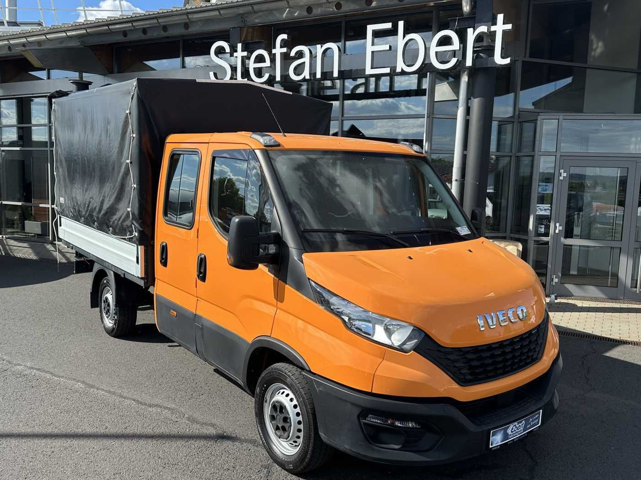 Iveco Daily 35S14 Pritsche+Plane *AHK*Ladekran*7-Sitze - Fourgon plateau: photos 1 Iveco Daily 35S14 Pritsche+Plane *AHK*Ladekran*7-Sitze - Fourgon plateau: photos 1