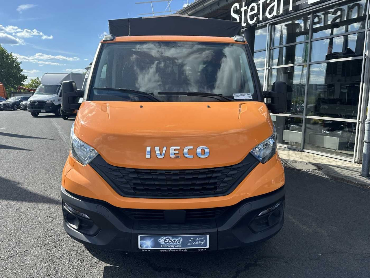 Iveco Daily 35S14 Pritsche+Plane *AHK*Ladekran*7-Sitze - Utilitaire plateau baché: photos 2 Iveco Daily 35S14 Pritsche+Plane *AHK*Ladekran*7-Sitze - Utilitaire plateau baché: photos 2