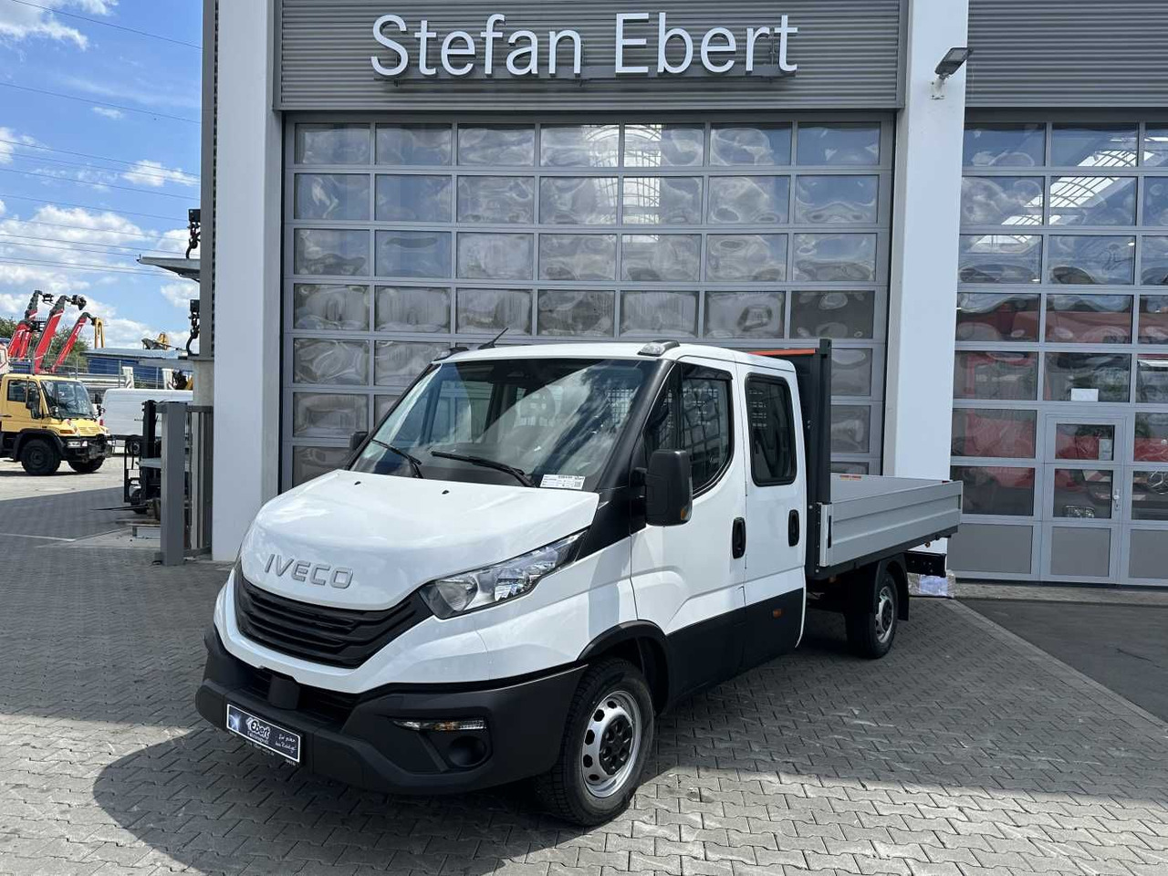 Iveco Daily 35S16 H 3.0L *R3.750mm*AHK*Automatik* 2x - Fourgon plateau: photos 1 Iveco Daily 35S16 H 3.0L *R3.750mm*AHK*Automatik* 2x - Fourgon plateau: photos 1