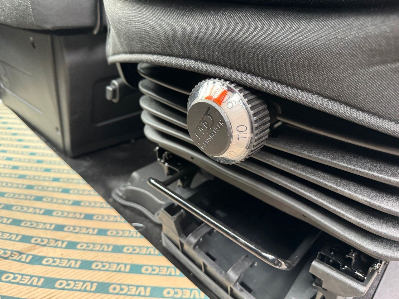 Fourgon utilitaire Iveco Daily 35S18HA8 3.0L *R3.520mm*AHK*2xSchiebetür*: photos 24 Fourgon utilitaire Iveco Daily 35S18HA8 3.0L *R3.520mm*AHK*2xSchiebetür*: photos 24