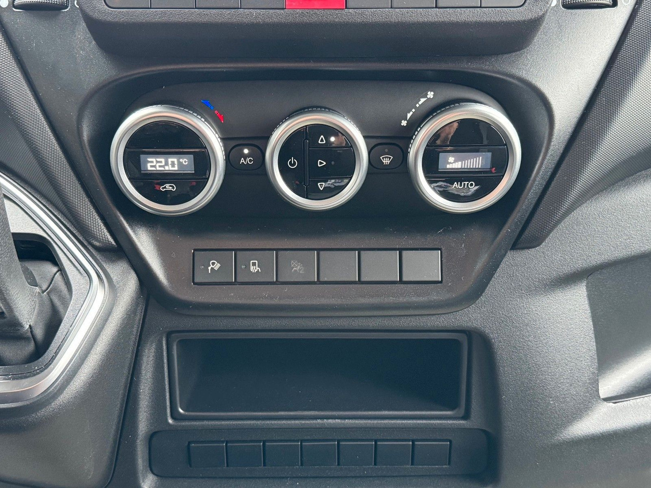 Fourgon utilitaire Iveco Daily 35S18HA8 3.0L *R3.520mm*AHK*2xSchiebetür*: photos 19 Fourgon utilitaire Iveco Daily 35S18HA8 3.0L *R3.520mm*AHK*2xSchiebetür*: photos 19