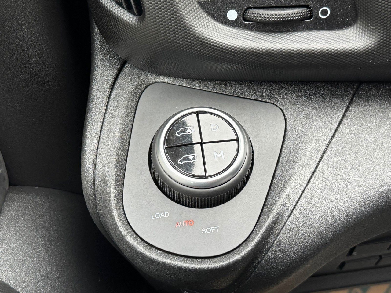 Fourgon utilitaire Iveco Daily 35S18HA8 3.0L *R3.520mm*AHK*2xSchiebetür*: photos 23 Fourgon utilitaire Iveco Daily 35S18HA8 3.0L *R3.520mm*AHK*2xSchiebetür*: photos 23