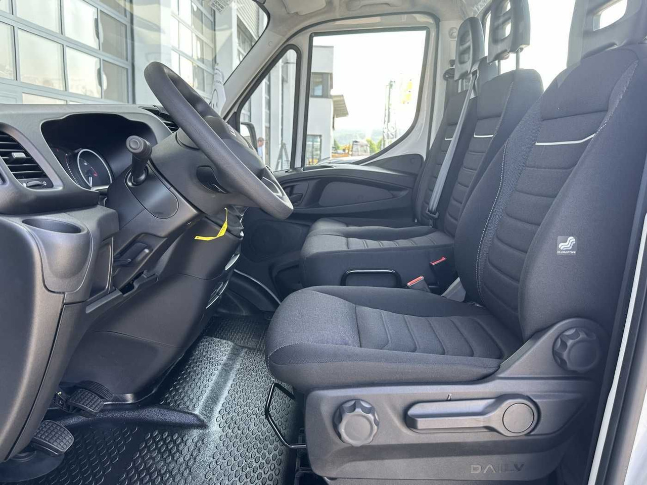 Châssis cabine Iveco Daily 50C18 H 3.0L *R4.350mm*Klima*: photos 9