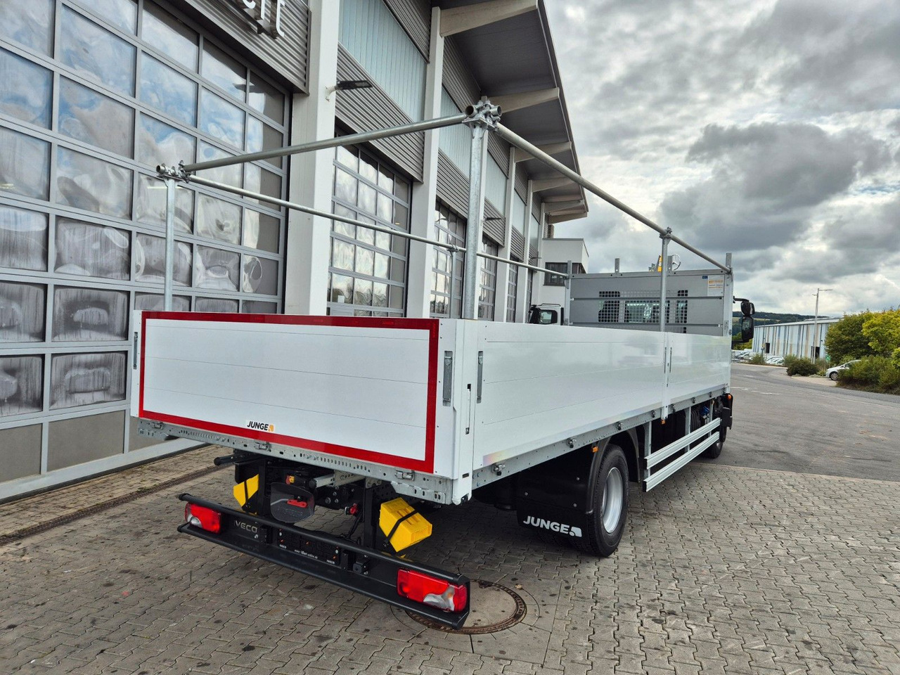 Camion plateau Iveco Eurocargo ML140E28/P Gerüstbau 3 Sitze AHK Klima: photos 10
