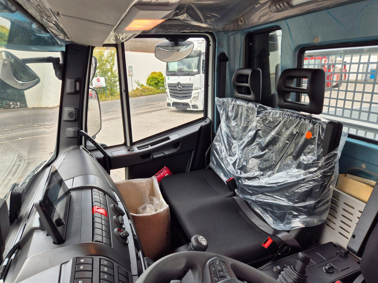 Camion plateau Iveco Eurocargo ML140E28/P Gerüstbau 3 Sitze AHK Klima: photos 20