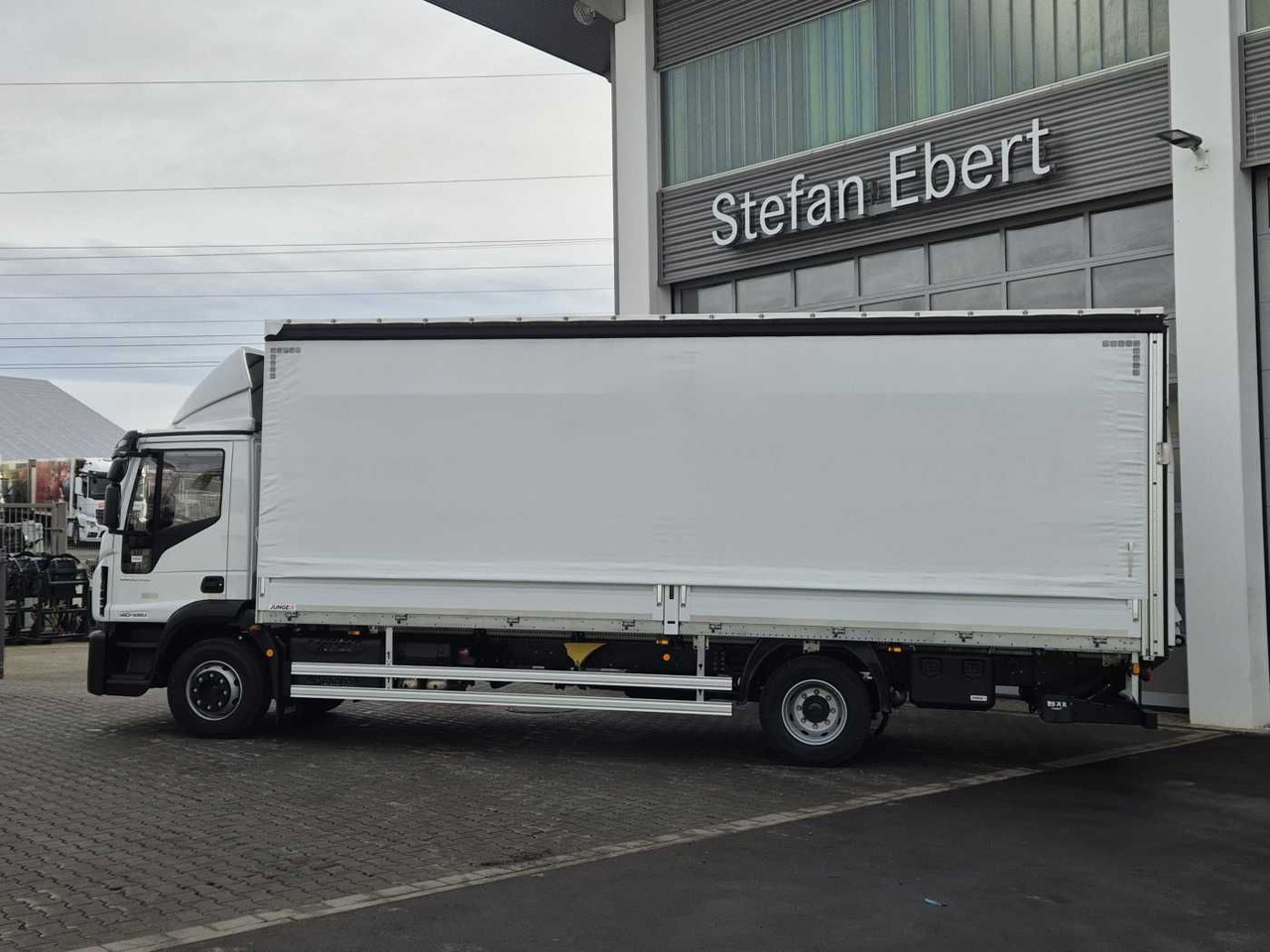 Iveco Eurocargo ML140E28/P LBW Bär Schiebeplane AHK - Camion à rideaux coulissants: photos 5 Iveco Eurocargo ML140E28/P LBW Bär Schiebeplane AHK - Camion à rideaux coulissants: photos 5