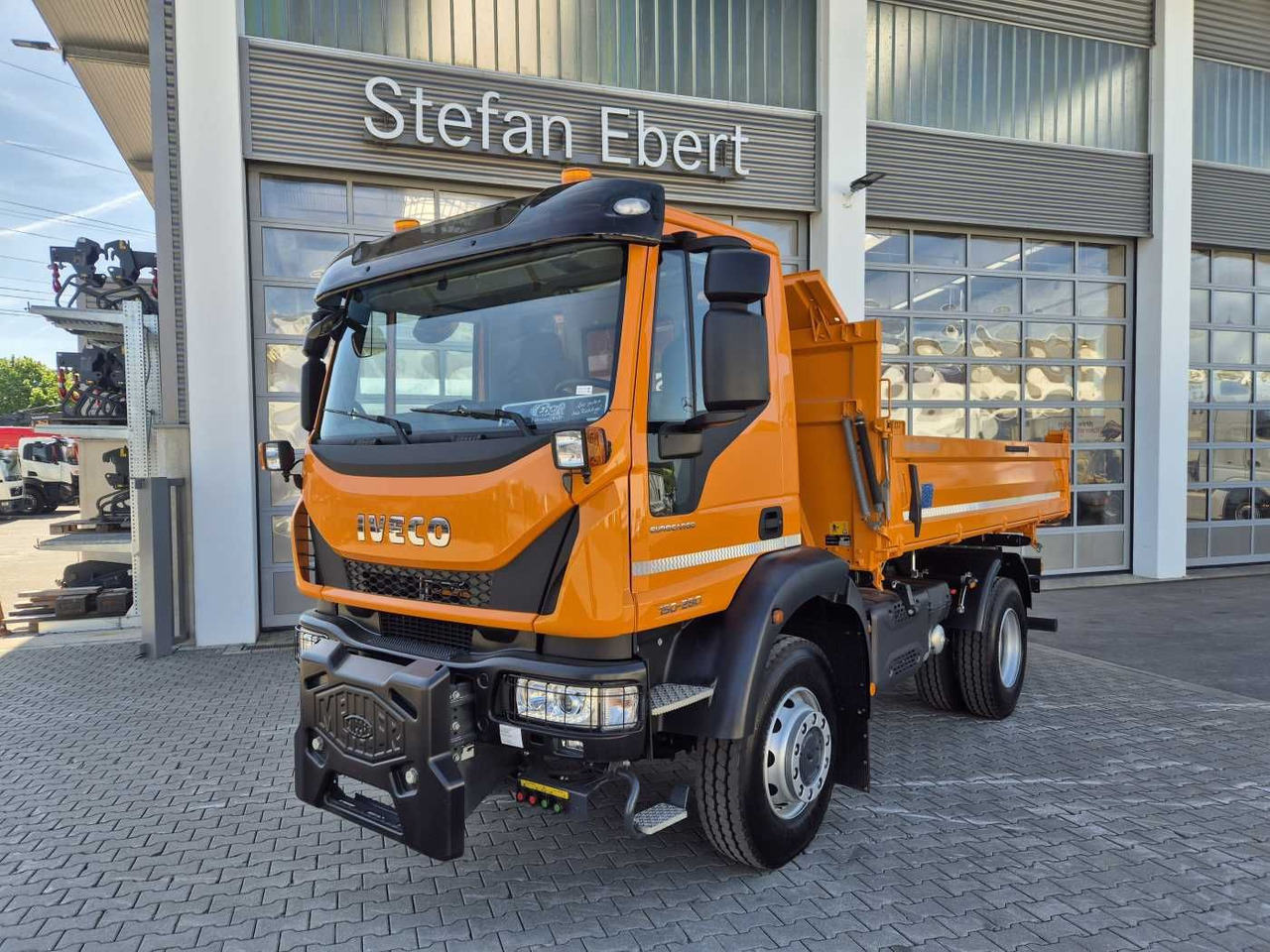 Iveco Eurocargo ML150E28W 4x4 Winterdienst Vorb. 2xAHK - Camion benne: photos 2 Iveco Eurocargo ML150E28W 4x4 Winterdienst Vorb. 2xAHK - Camion benne: photos 2
