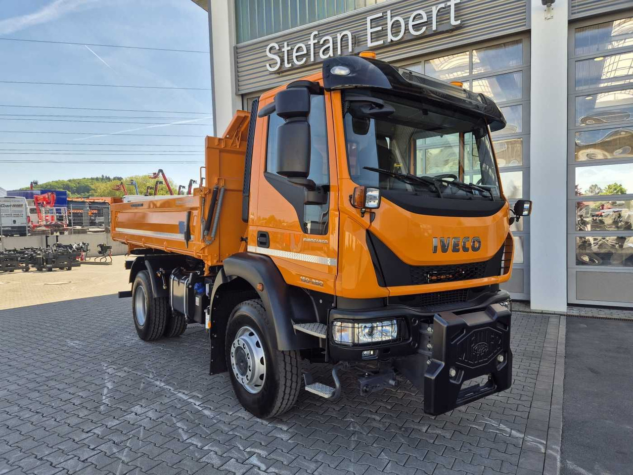 Iveco Eurocargo ML150E28W 4x4 Winterdienst Vorb. 2xAHK - Camion benne: photos 3 Iveco Eurocargo ML150E28W 4x4 Winterdienst Vorb. 2xAHK - Camion benne: photos 3