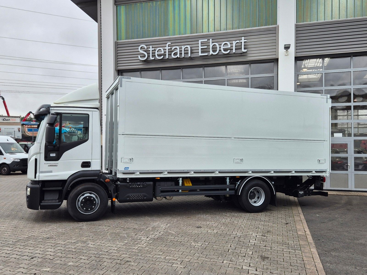 Iveco Eurocargo ML160E28/FP Böse Schwenkwand LBW 2xAHK - Camion pour le transport de boissons: photos 5 Iveco Eurocargo ML160E28/FP Böse Schwenkwand LBW 2xAHK - Camion pour le transport de boissons: photos 5