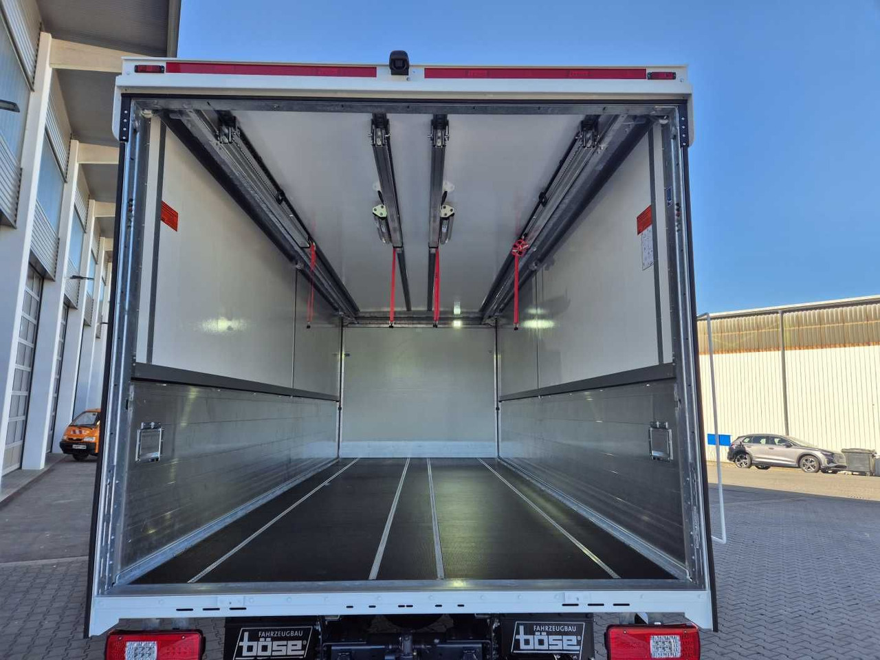 Camion pour le transport de boissons Iveco S-Way AD190S40/FP Böse Schwenkwand LBW 2x AHK: photos 11 Camion pour le transport de boissons Iveco S-Way AD190S40/FP Böse Schwenkwand LBW 2x AHK: photos 11