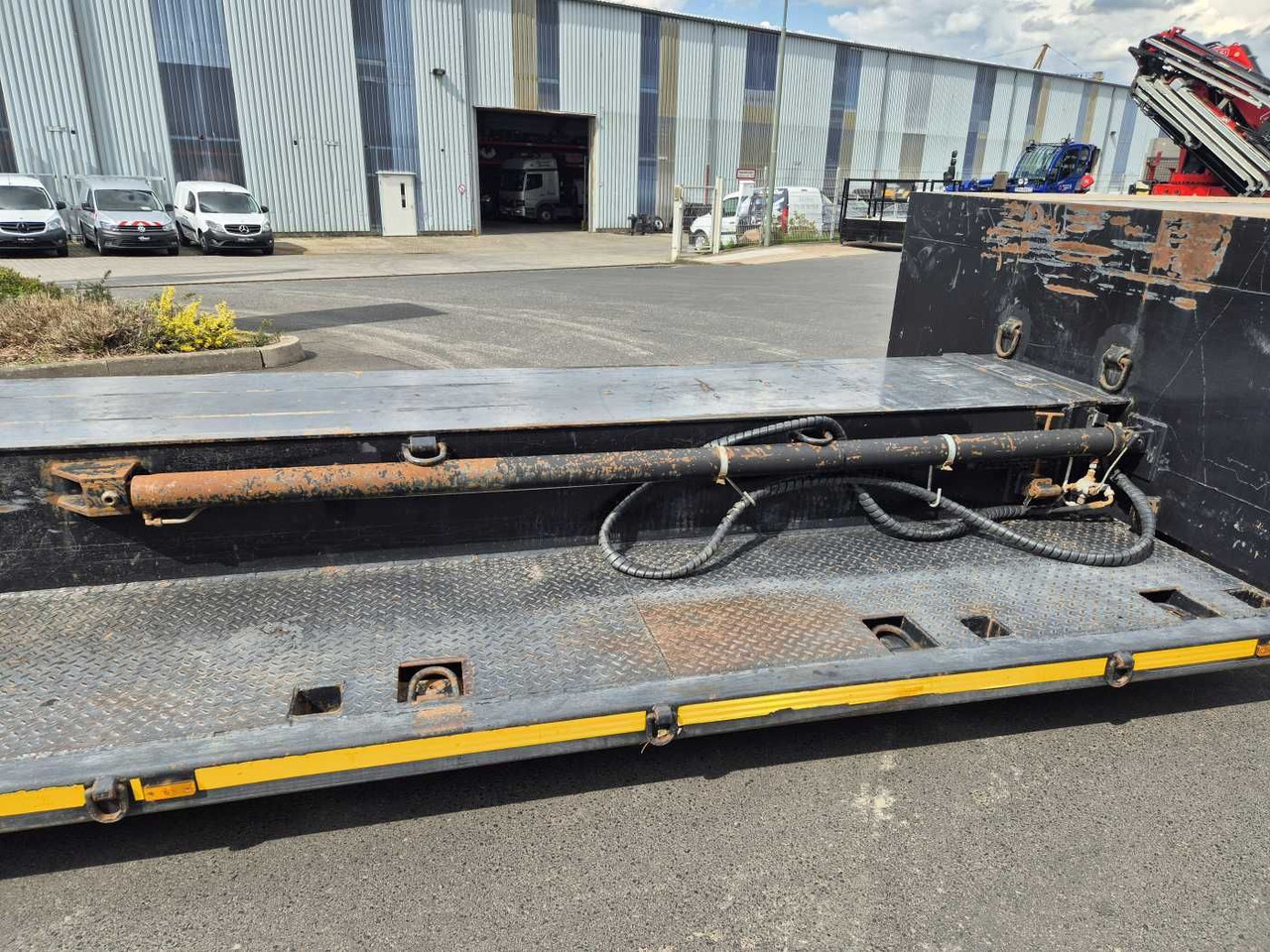 Semi-remorque surbaissé LinTrailers S2A 14 LSDN Teleskopierbar BPW-Achsen 57.000km: photos 11 Semi-remorque surbaissé LinTrailers S2A 14 LSDN Teleskopierbar BPW-Achsen 57.000km: photos 11