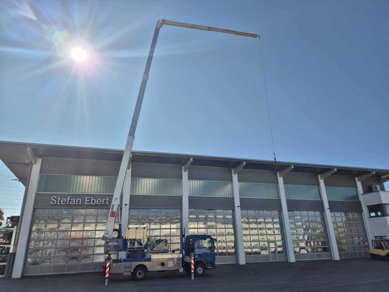 MAN TGL 8.150 Dachdeckerkran Klaas K25-30 TSP Funk - Camion grue: photos 1 MAN TGL 8.150 Dachdeckerkran Klaas K25-30 TSP Funk - Camion grue: photos 1