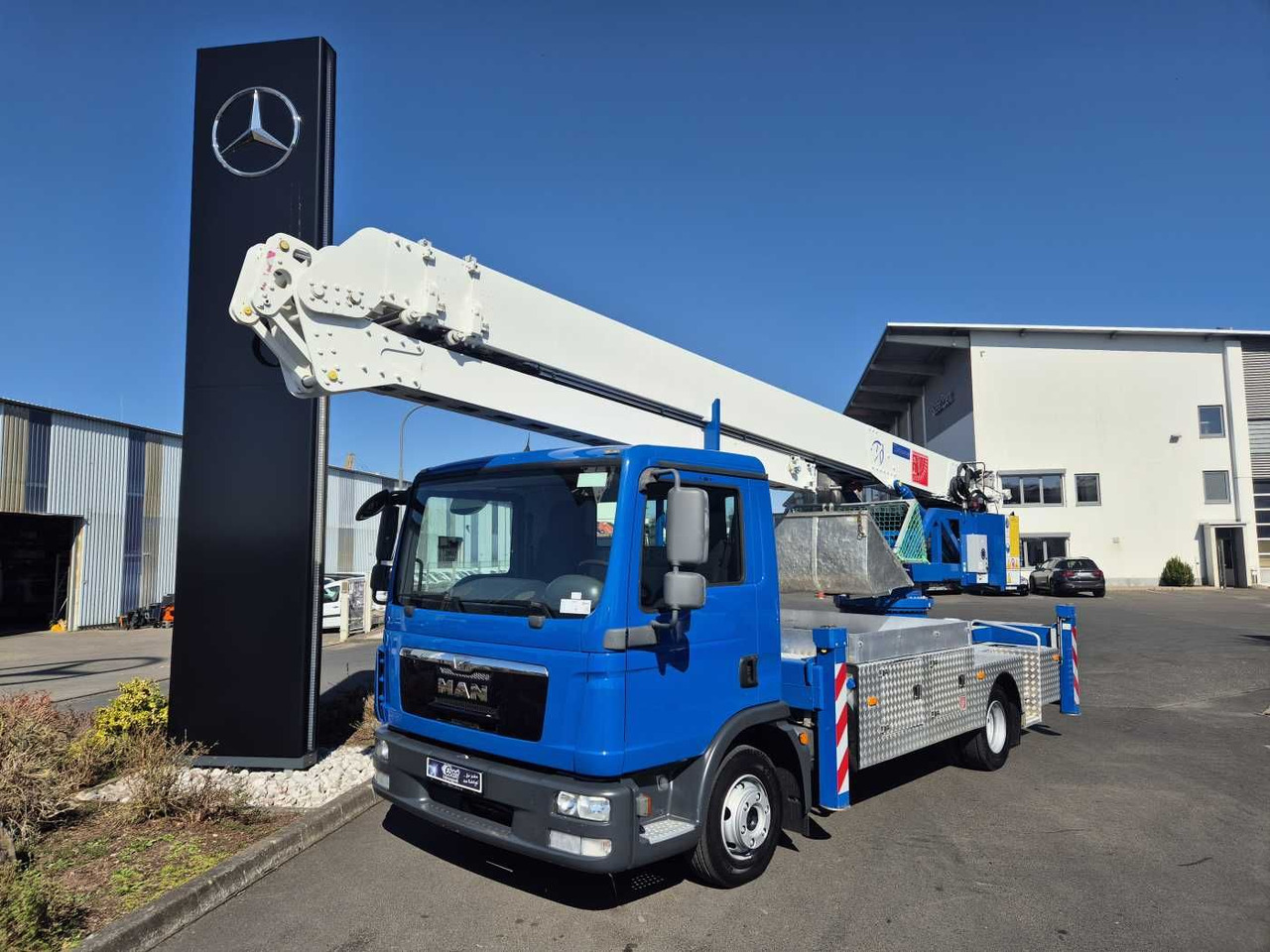 MAN TGL 8.150 Dachdeckerkran Klaas K25-30 TSP Funk - Camion grue: photos 3 MAN TGL 8.150 Dachdeckerkran Klaas K25-30 TSP Funk - Camion grue: photos 3