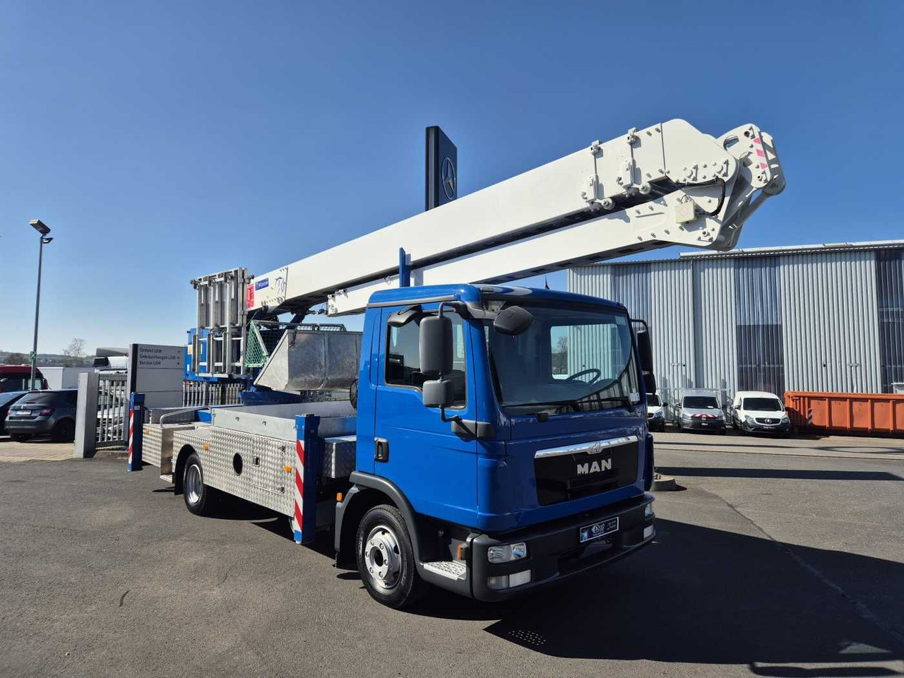 MAN TGL 8.150 Dachdeckerkran Klaas K25-30 TSP Funk - Camion grue: photos 4 MAN TGL 8.150 Dachdeckerkran Klaas K25-30 TSP Funk - Camion grue: photos 4