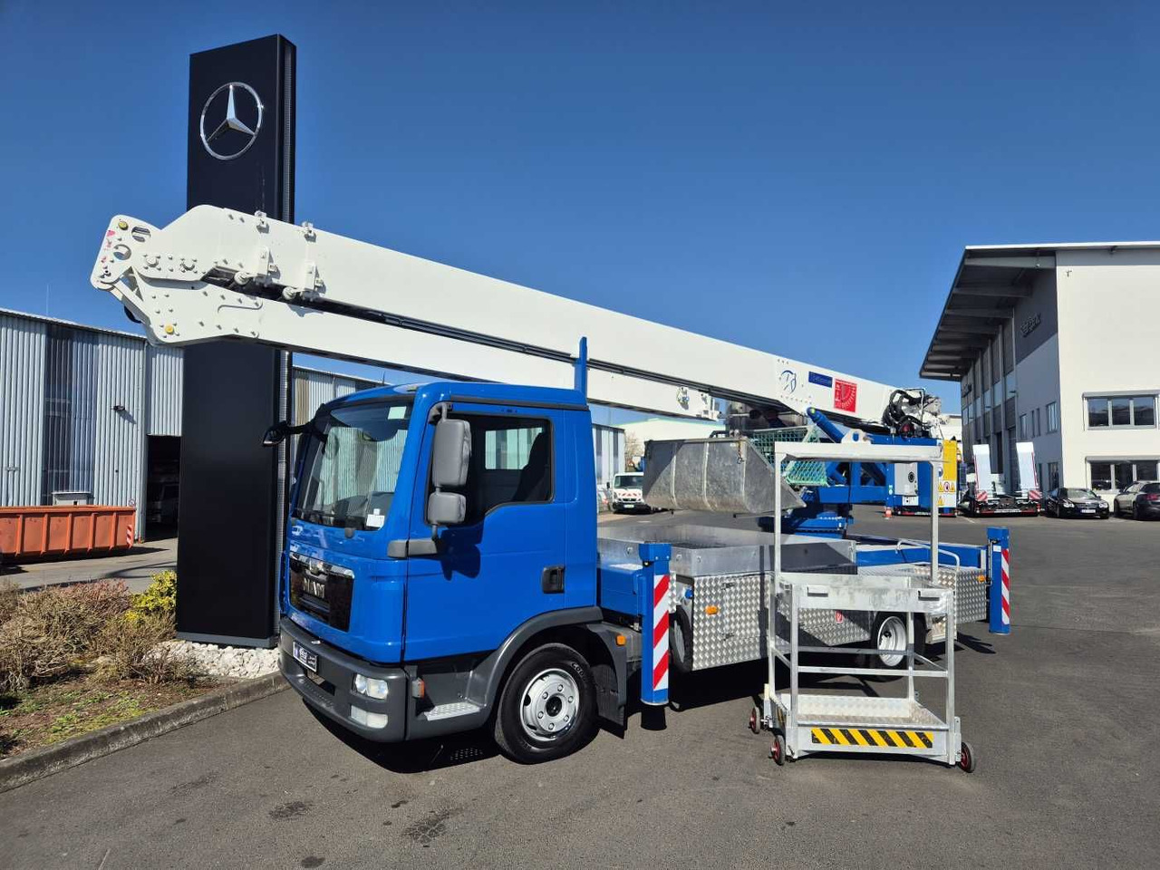 MAN TGL 8.150 Dachdeckerkran Klaas K25-30 TSP Funk - Camion grue: photos 2 MAN TGL 8.150 Dachdeckerkran Klaas K25-30 TSP Funk - Camion grue: photos 2