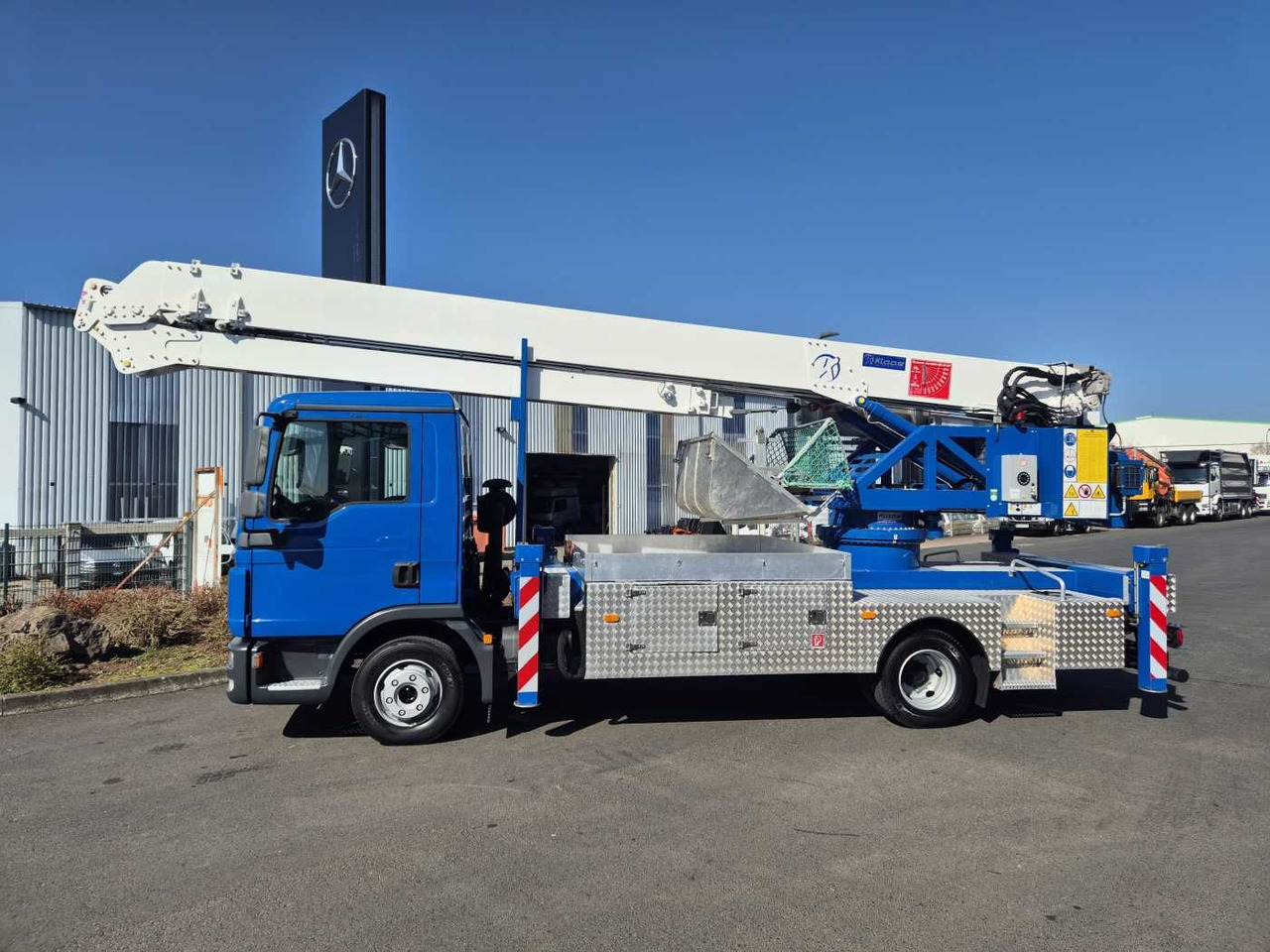 MAN TGL 8.150 Dachdeckerkran Klaas K25-30 TSP Funk - Camion grue: photos 5 MAN TGL 8.150 Dachdeckerkran Klaas K25-30 TSP Funk - Camion grue: photos 5