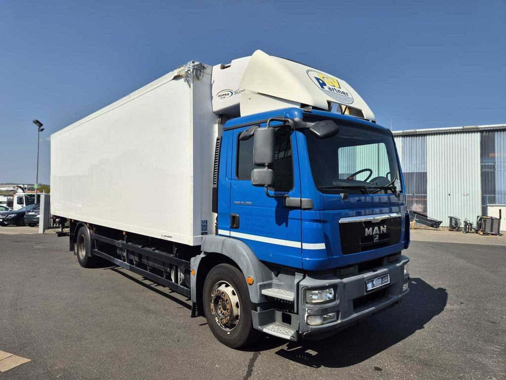 MAN TGM 18.290 4x2 LL Carrier Supra 950Mt LBW MAN TGM 18.290 4x2 LL Carrier Supra 950Mt LBW - Camion frigorifique: photos 2 MAN TGM 18.290 4x2 LL Carrier Supra 950Mt LBW MAN TGM 18.290 4x2 LL Carrier Supra 950Mt LBW - Camion frigorifique: photos 2