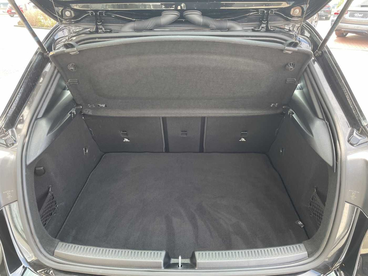 Mercedes-Benz A 200 Progressive Pano+R-Kamera+LED+ MBUX+Lenkra - Voiture: photos 5 Mercedes-Benz A 200 Progressive Pano+R-Kamera+LED+ MBUX+Lenkra - Voiture: photos 5