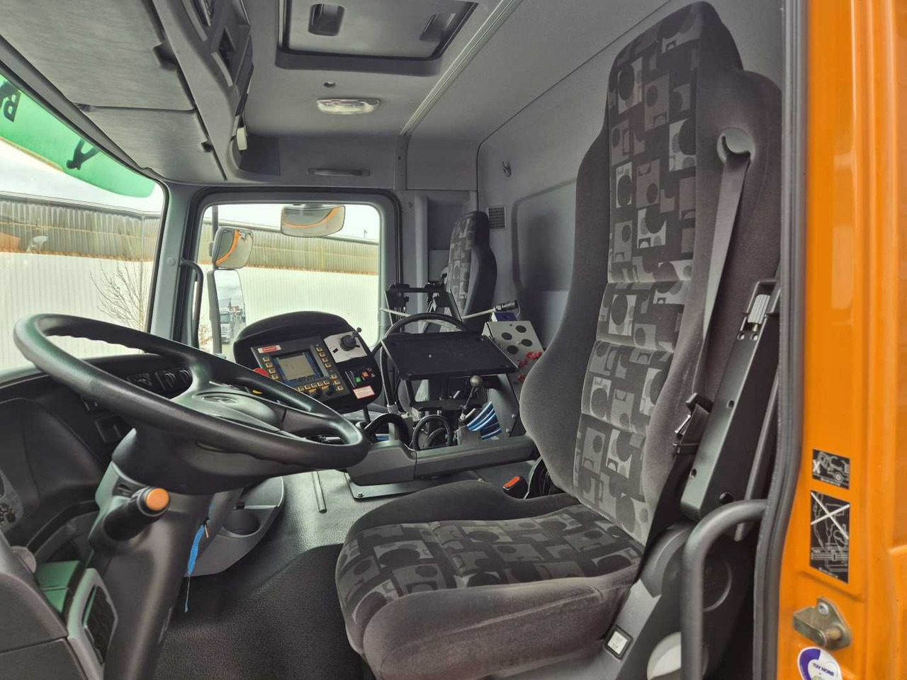 Mercedes-Benz Actros 2032 A 4x4 Bucher STKF 9500 Airport 30x - crédit-bail Mercedes-Benz Actros 2032 A 4x4 Bucher STKF 9500 Airport 30x: photos 10 Mercedes-Benz Actros 2032 A 4x4 Bucher STKF 9500 Airport 30x - crédit-bail Mercedes-Benz Actros 2032 A 4x4 Bucher STKF 9500 Airport 30x: photos 10