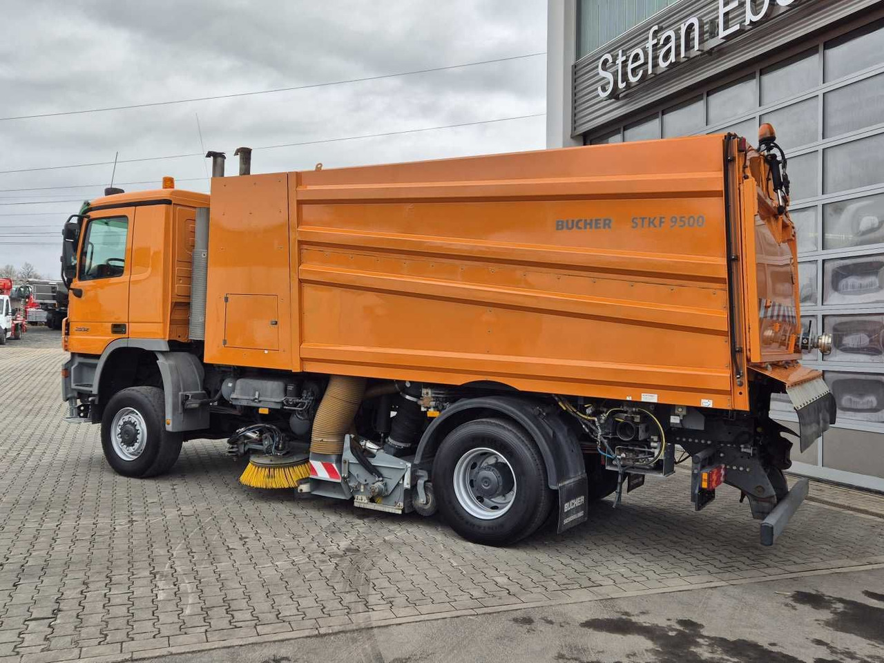 Balayeuse de voirie Mercedes-Benz Actros 2032 A 4x4 Bucher STKF 9500 Airport 30x: photos 14