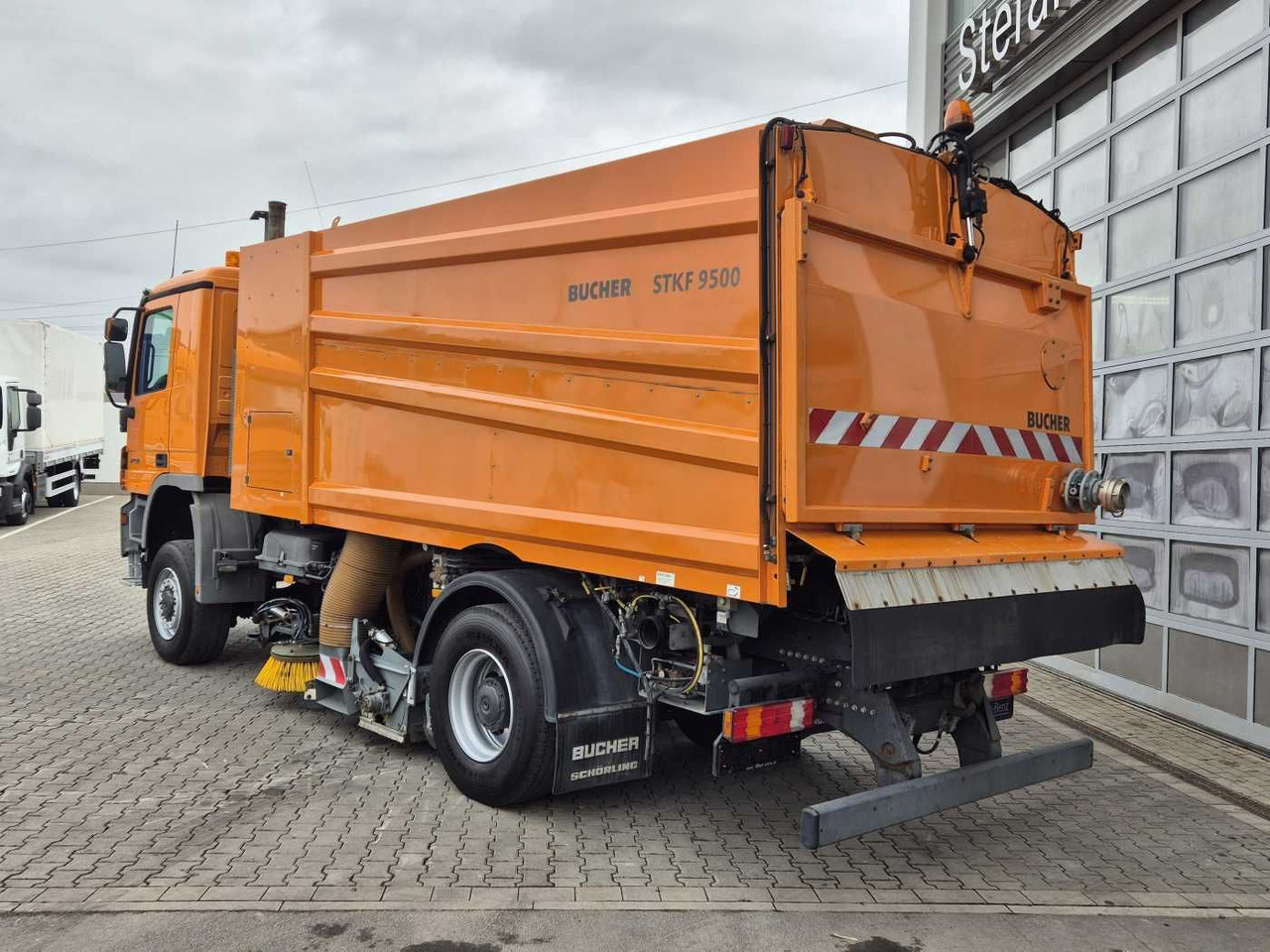Balayeuse de voirie Mercedes-Benz Actros 2032 A 4x4 Bucher STKF 9500 Airport 30x: photos 15 Balayeuse de voirie Mercedes-Benz Actros 2032 A 4x4 Bucher STKF 9500 Airport 30x: photos 15