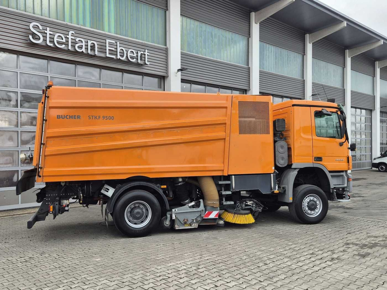 Balayeuse de voirie Mercedes-Benz Actros 2032 A 4x4 Bucher STKF 9500 Airport 30x: photos 6