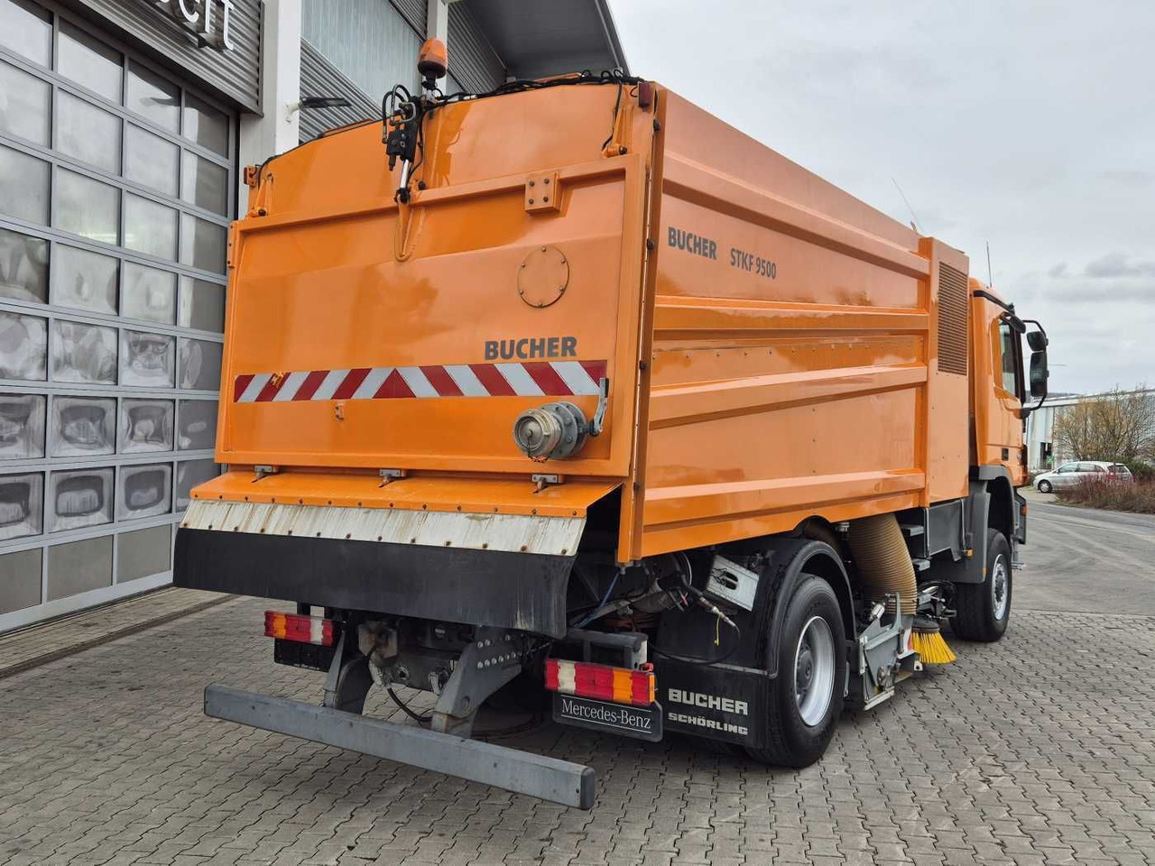 Balayeuse de voirie Mercedes-Benz Actros 2032 A 4x4 Bucher STKF 9500 Airport 30x: photos 9