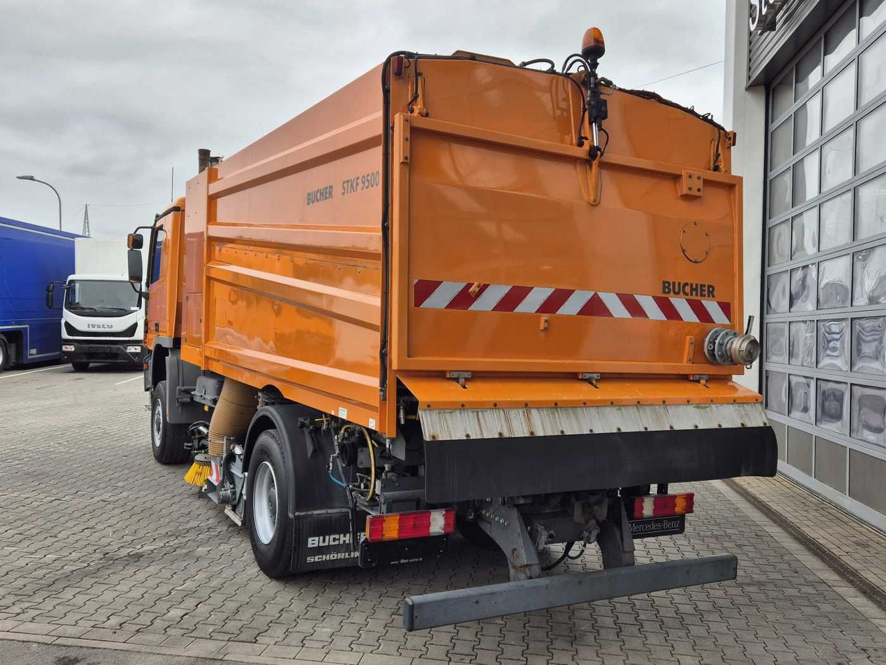 Balayeuse de voirie Mercedes-Benz Actros 2032 A 4x4 Bucher STKF 9500 Airport 30x: photos 7