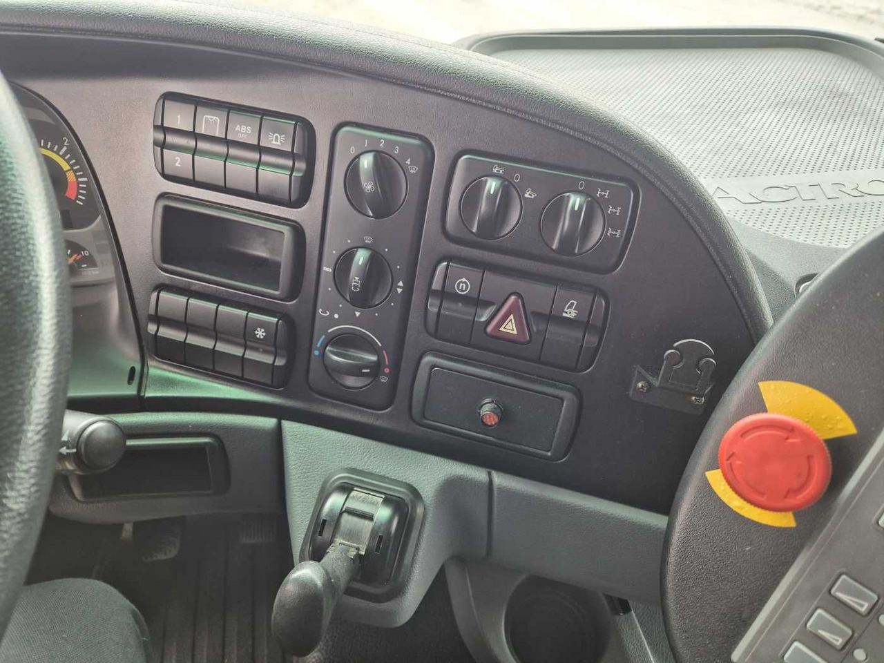 Balayeuse de voirie Mercedes-Benz Actros 2032 A 4x4 Bucher STKF 9500 Airport 30x: photos 13 Balayeuse de voirie Mercedes-Benz Actros 2032 A 4x4 Bucher STKF 9500 Airport 30x: photos 13