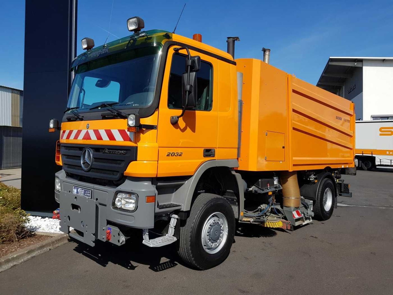 Mercedes-Benz Actros 2032 A 4x4 Bucher STKF 9500 Airport - Balayeuse de voirie: photos 3 Mercedes-Benz Actros 2032 A 4x4 Bucher STKF 9500 Airport - Balayeuse de voirie: photos 3