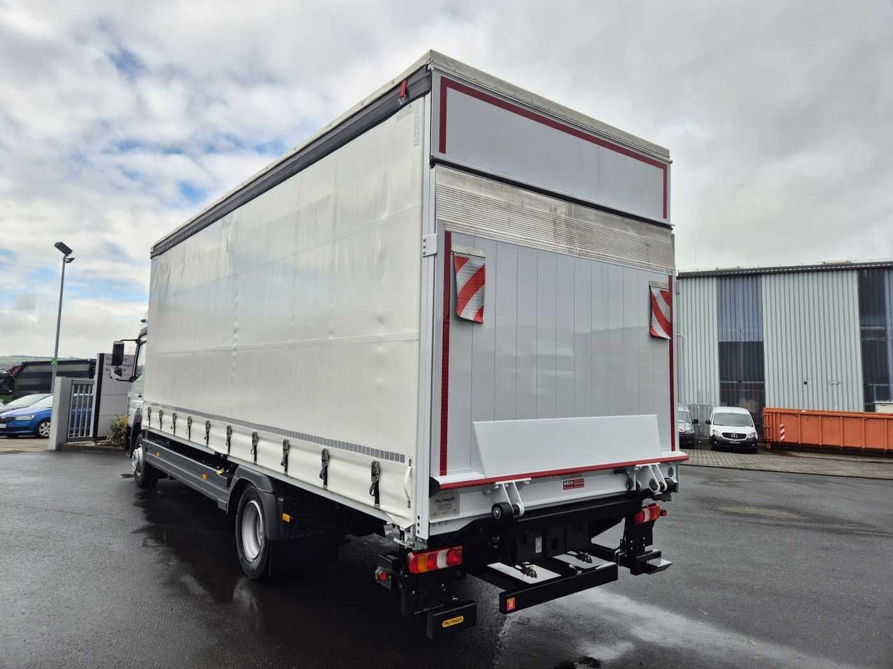 Mercedes-Benz Atego 1527 L L-Haus LBW Palfinger 1.500kg 2 Bett - Camion à rideaux coulissants: photos 5 Mercedes-Benz Atego 1527 L L-Haus LBW Palfinger 1.500kg 2 Bett - Camion à rideaux coulissants: photos 5