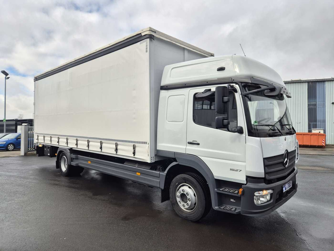 Mercedes-Benz Atego 1527 L L-Haus LBW Palfinger 1.500kg 2 Bett - Camion à rideaux coulissants: photos 2 Mercedes-Benz Atego 1527 L L-Haus LBW Palfinger 1.500kg 2 Bett - Camion à rideaux coulissants: photos 2